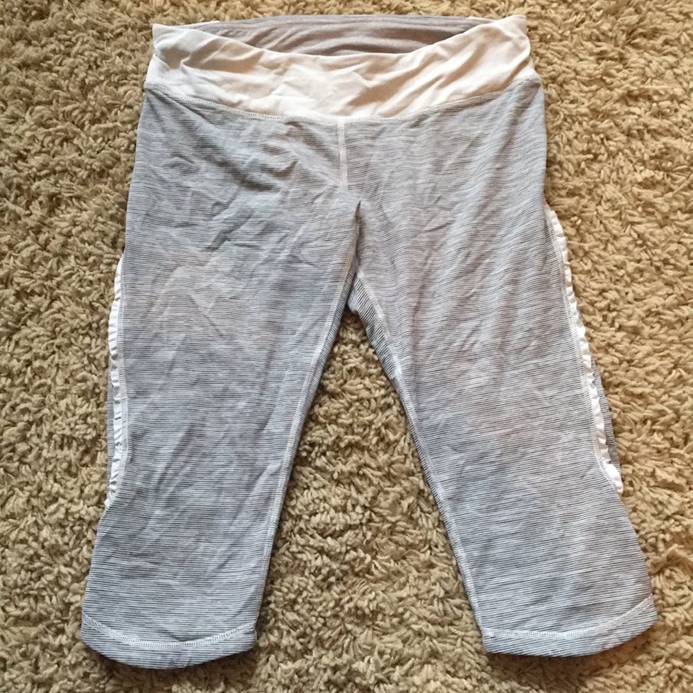 Lululemon running crop with darling details